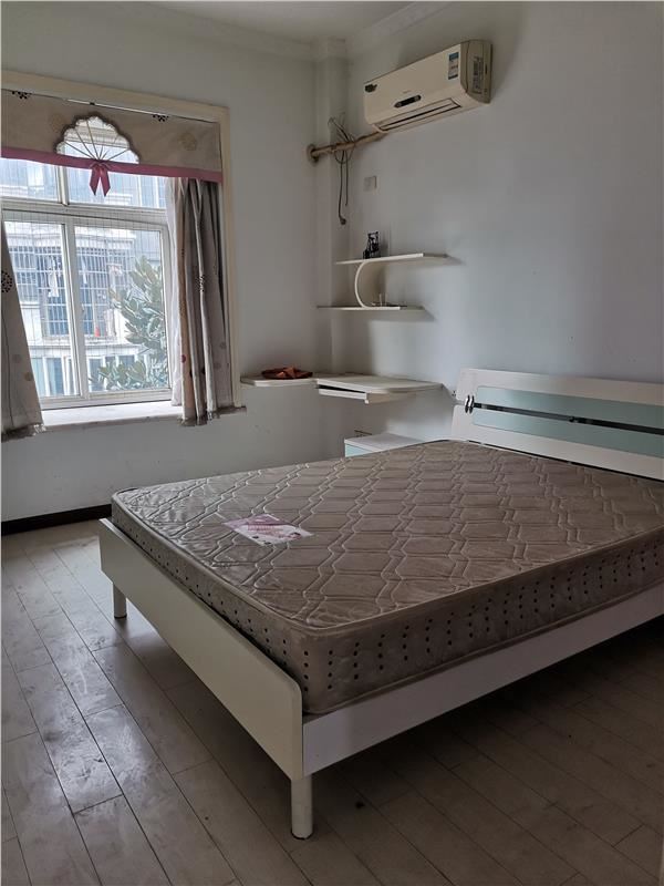 宏运名居，步梯中层，证满五年，价格美丽看房 看