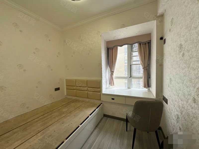 城南，森林国际，精装三房，二小对面，诚心出售