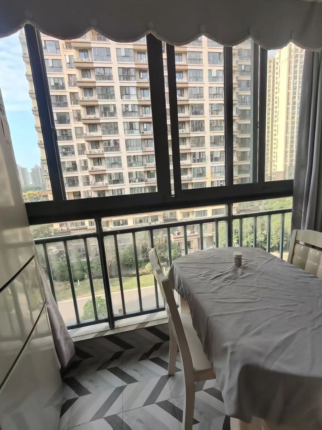 城南，荣怀，精装两房，小高层，东边户，南北双阳台，好楼层