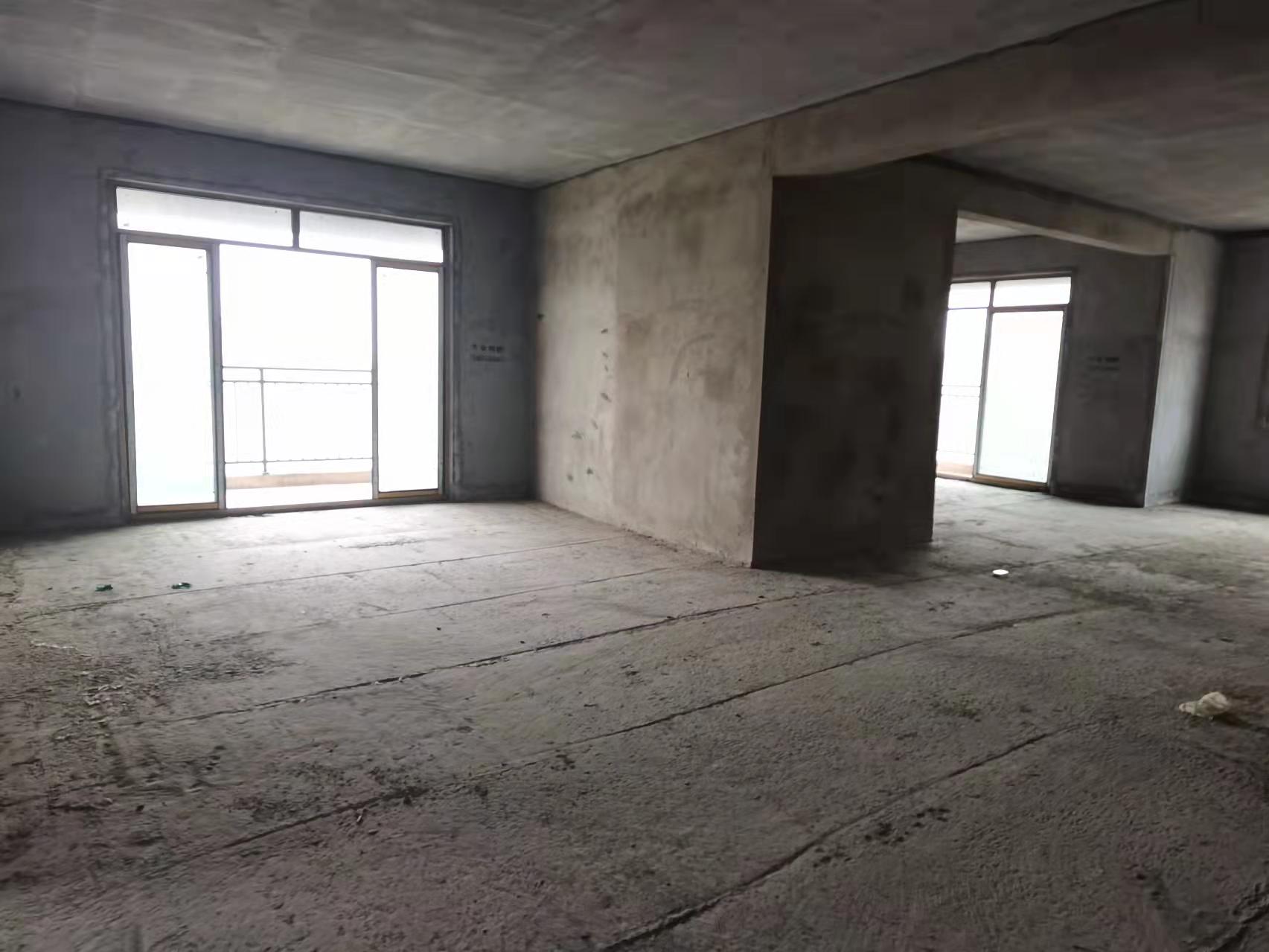 元泰未来城毛坯大平层湖景房超大阳台看房方便