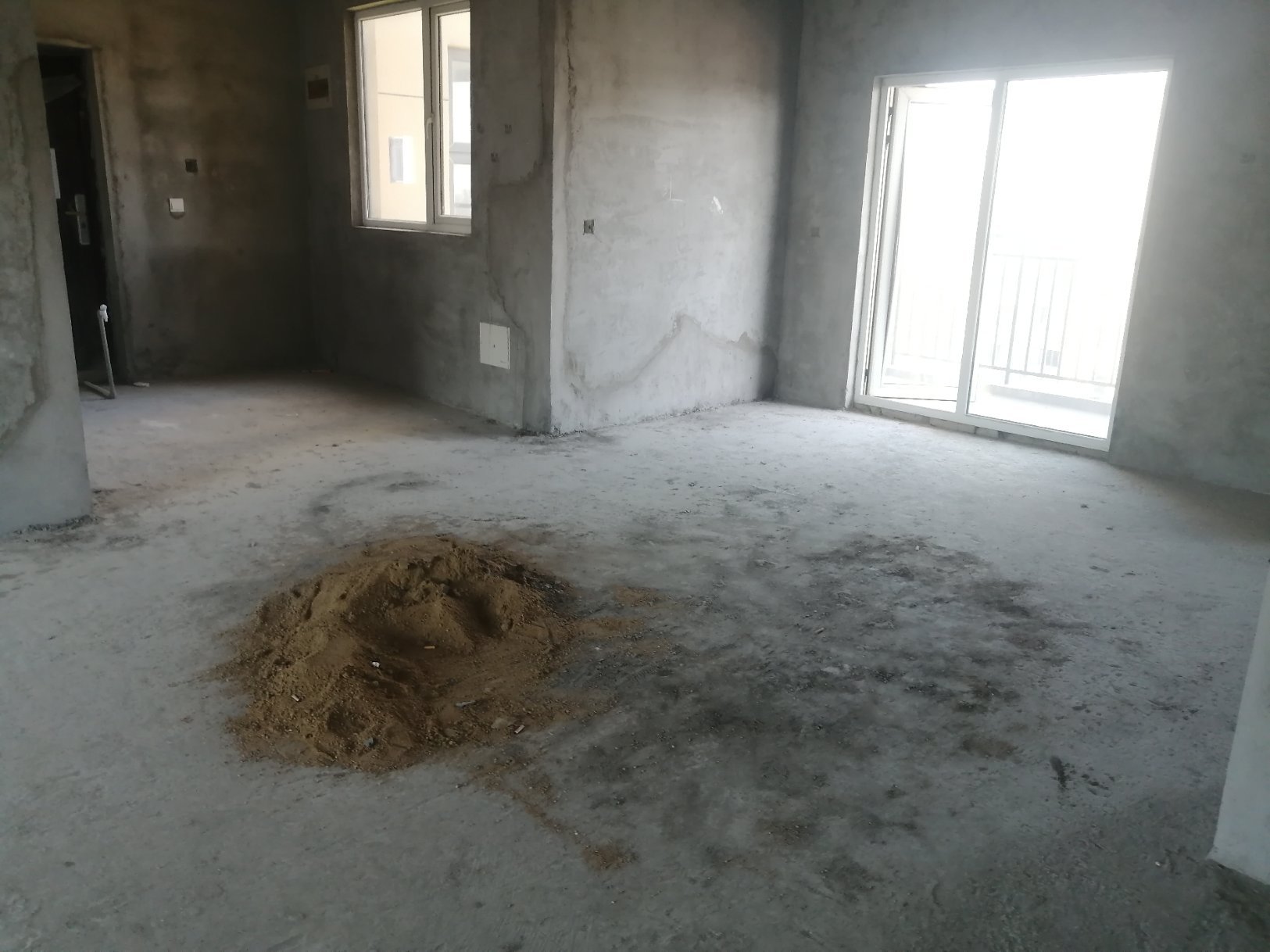 满庭春毛坯大四房三阳台湖景房有钥匙看房方便