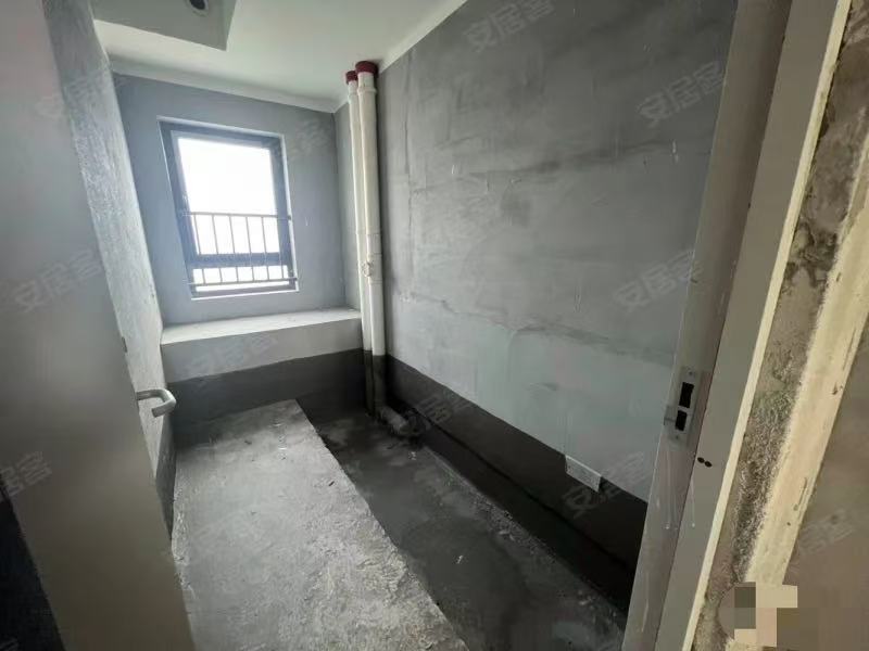 捡漏，城南，吾悦广场，边户，4楼，3房2卫现房，单价5700