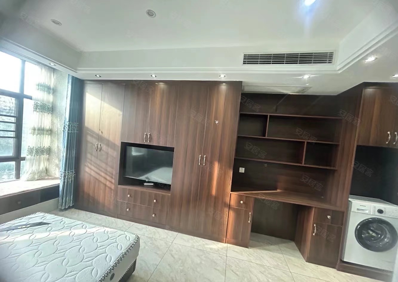 65，一中附近，16万包过户，电梯单间，拎包入住