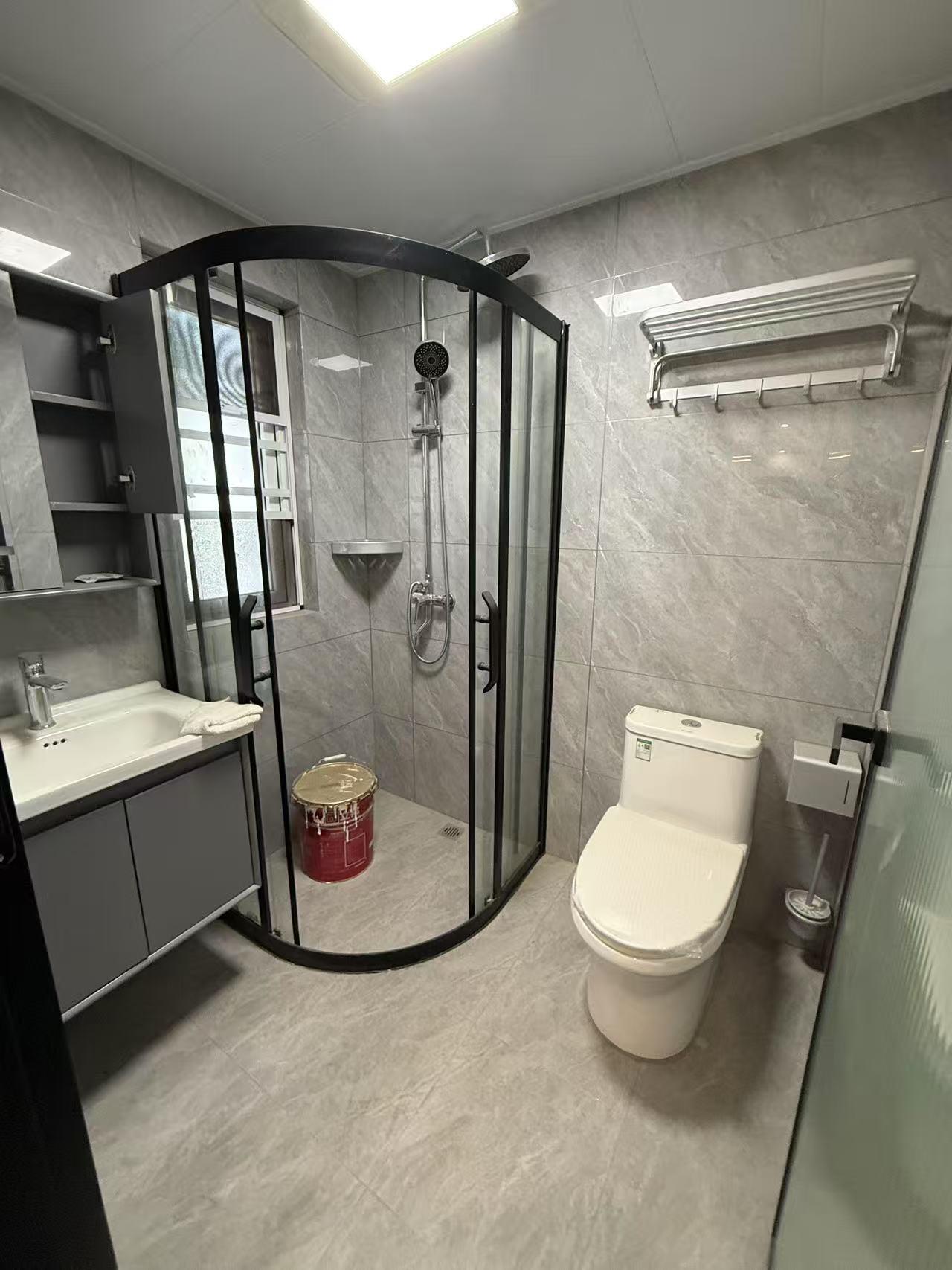 森林国际城北苑3室2厅2卫全新精装修拎包即住，是居家的不二之选！