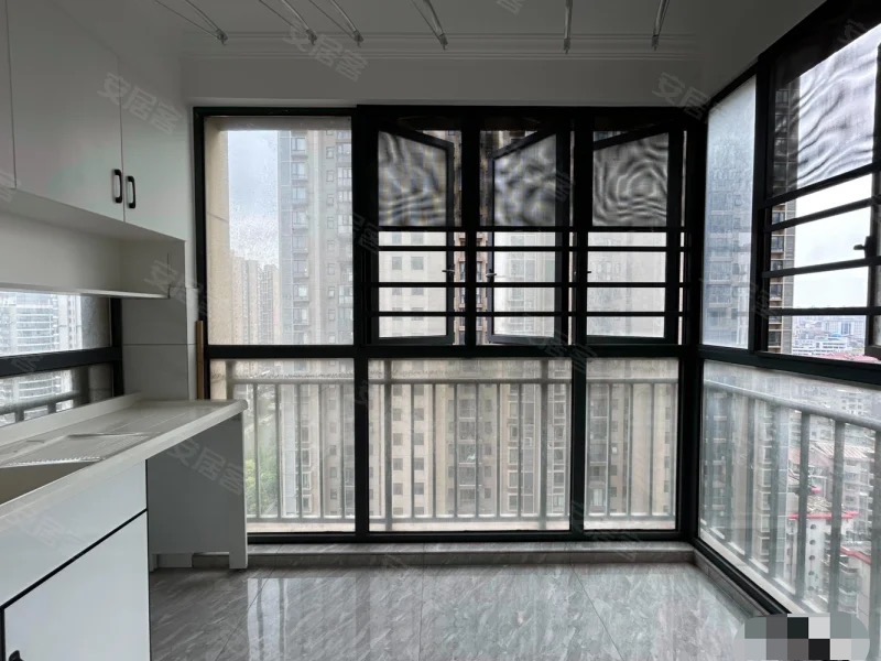 捡漏，比租房还便宜，康湾一品，精装2房，装修非常新，中间楼层，证满二，看中可谈