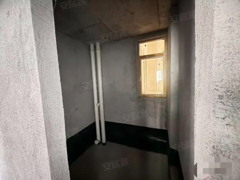 吾悦旁，朝阳丽景，12楼，单价6字头，大阳台，毛坯三房