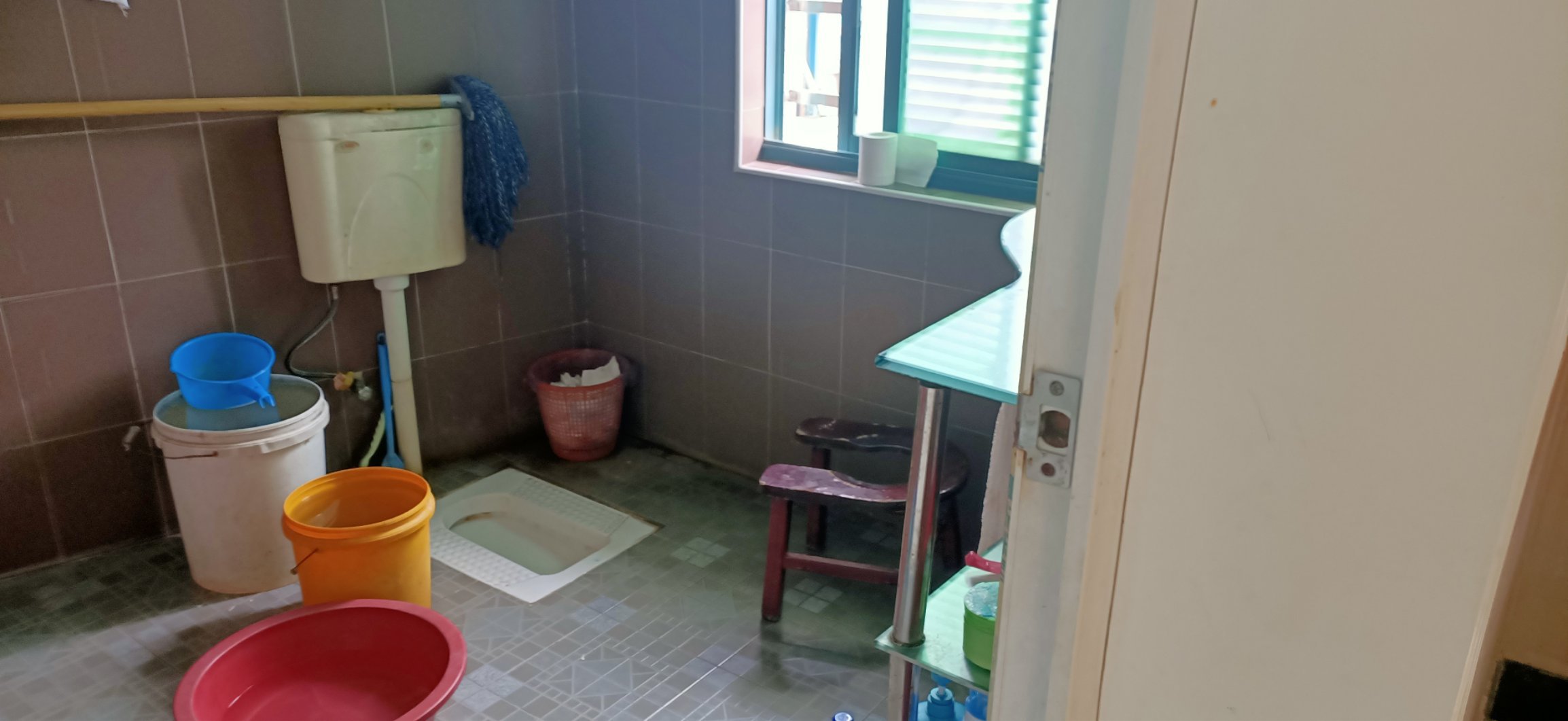 青青家园四期顶楼送超大露台，三室两厅两卫，小区环境好