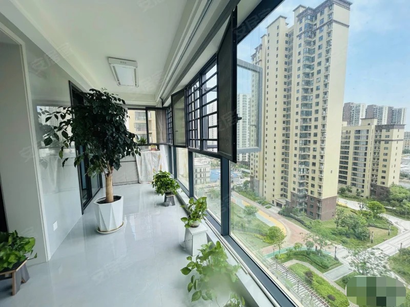 城南，新城名都，全新精装，精装三房，电梯好楼层，证满二，一天未住