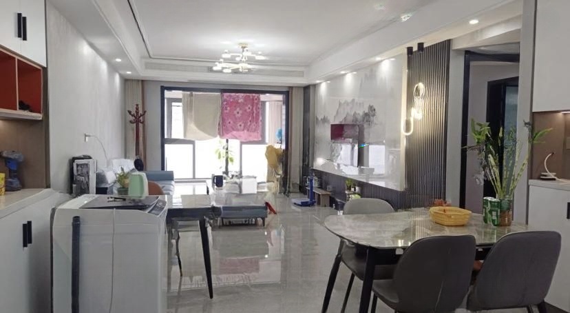 329，捡漏，沔街，御湖世家，精装大三房，9.5成新，诚心出售