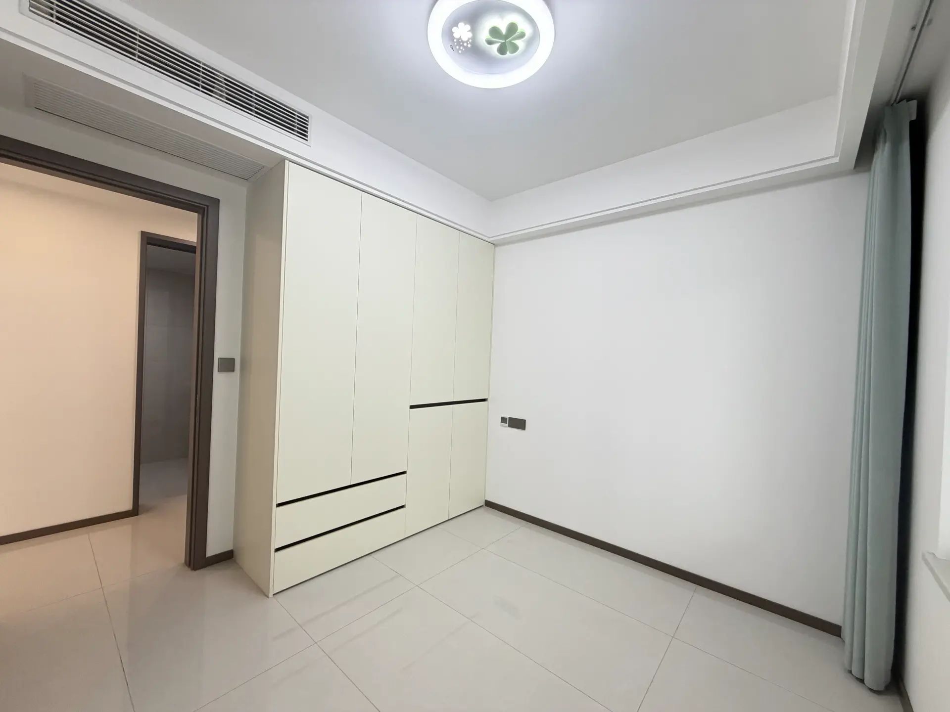 城南，吾悦华府，现房，精装房3房2卫，一天未住，4月份满二，好楼层