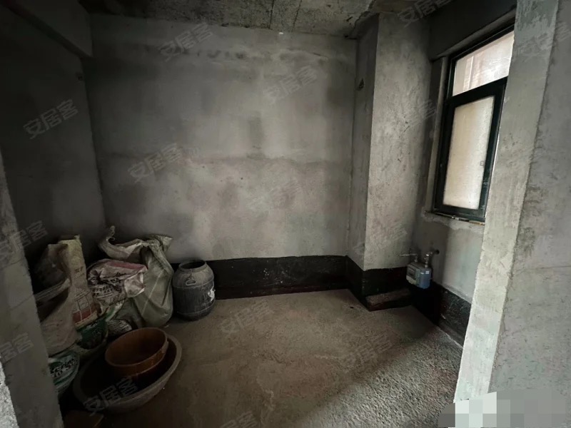 373，捡漏，市忠心，带大露台，电梯房，双阳台，采光好，急售