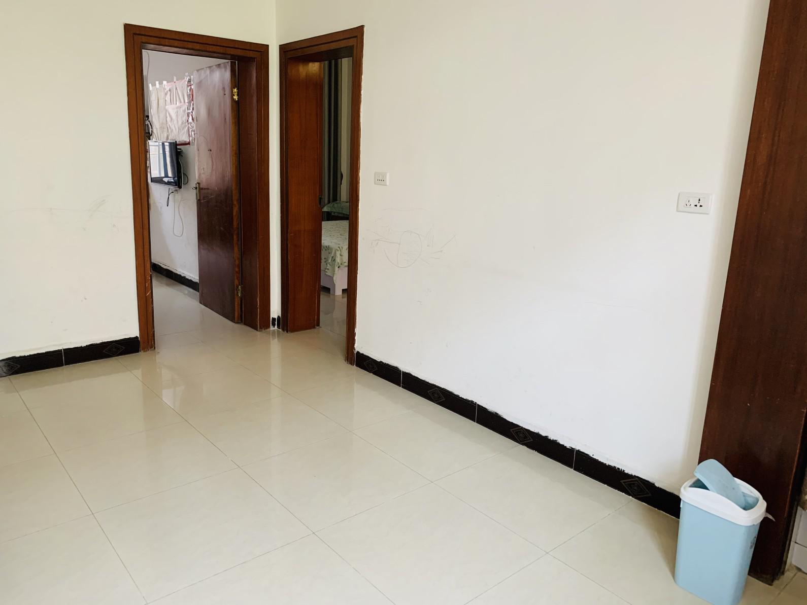 油炸湾油厂路装修两房步梯好楼层，不动产证在手