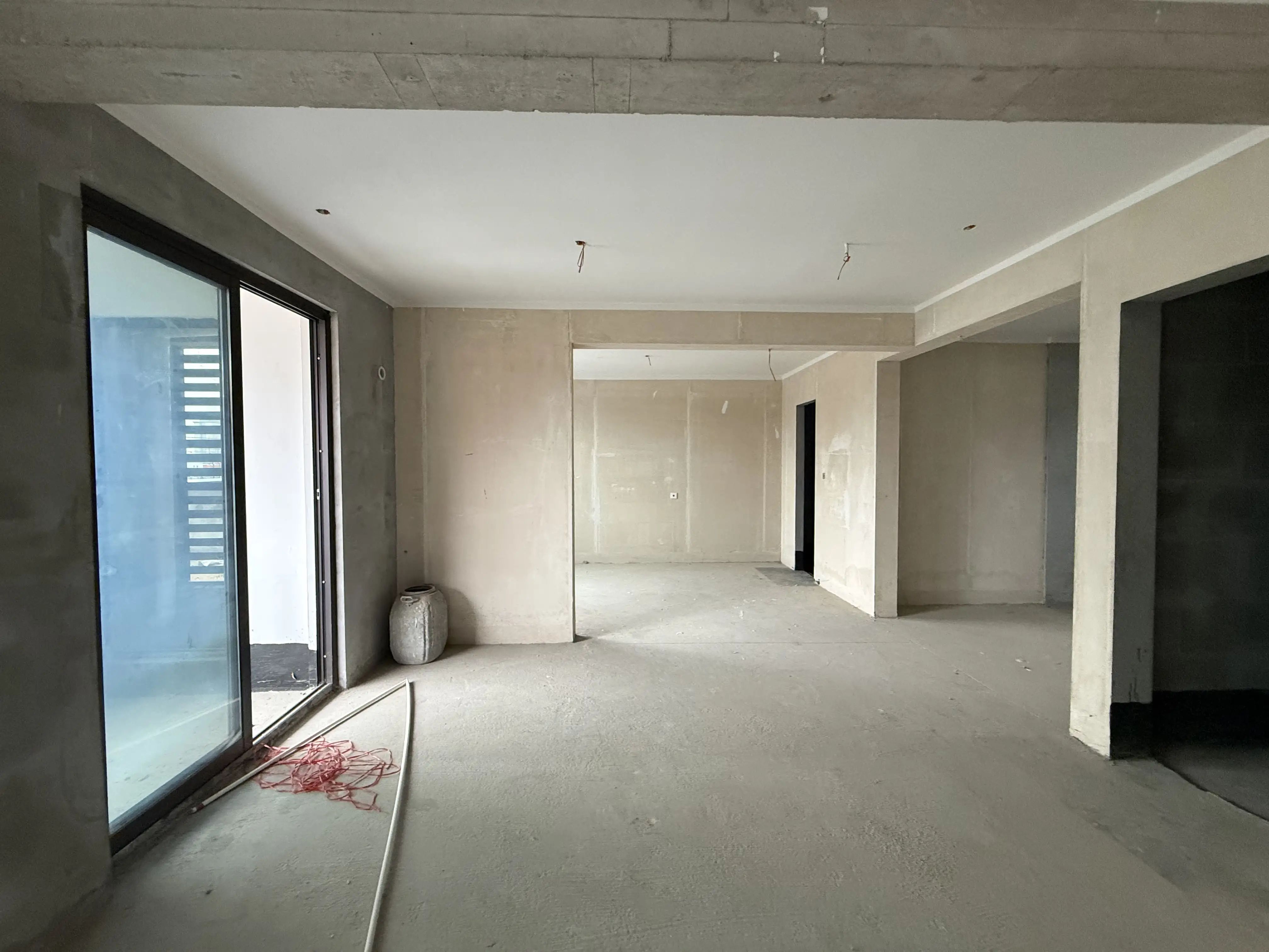 城南，吾悦，送露台，毛坯3房2卫，有证，看中可谈