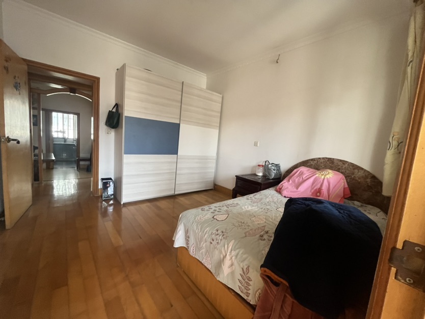 捡漏，武商旁边，精装大四房136平，有证，一口价25万