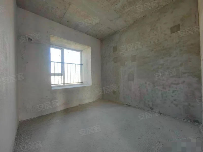 249.，降价了，房东急卖，蓝天花园，电梯28楼，东边户，一梯一户，三房两厅两卫，南北通透