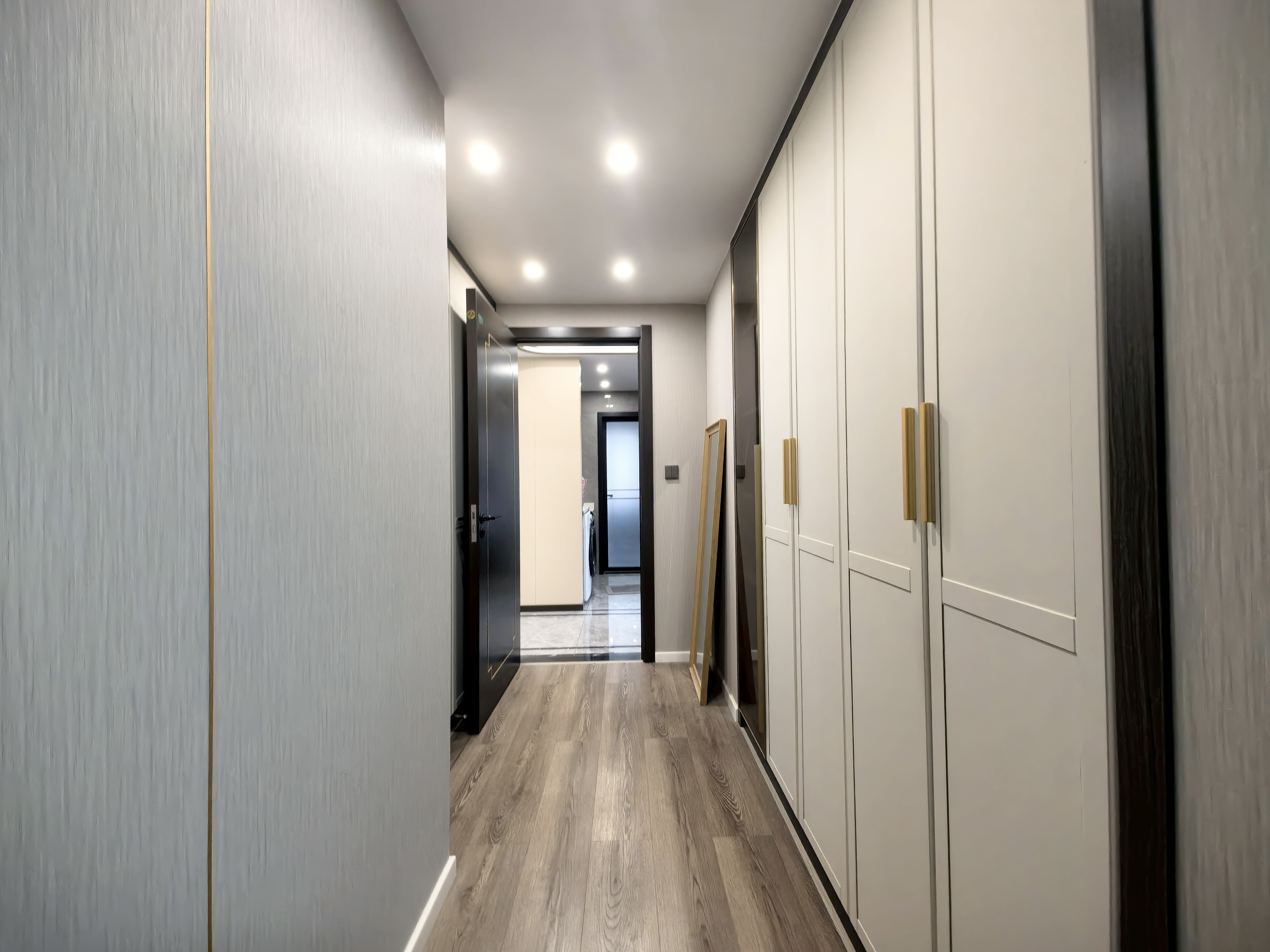 荣怀极地世家.电梯小高层一梯一户.精装四房..证件满二.看房方便