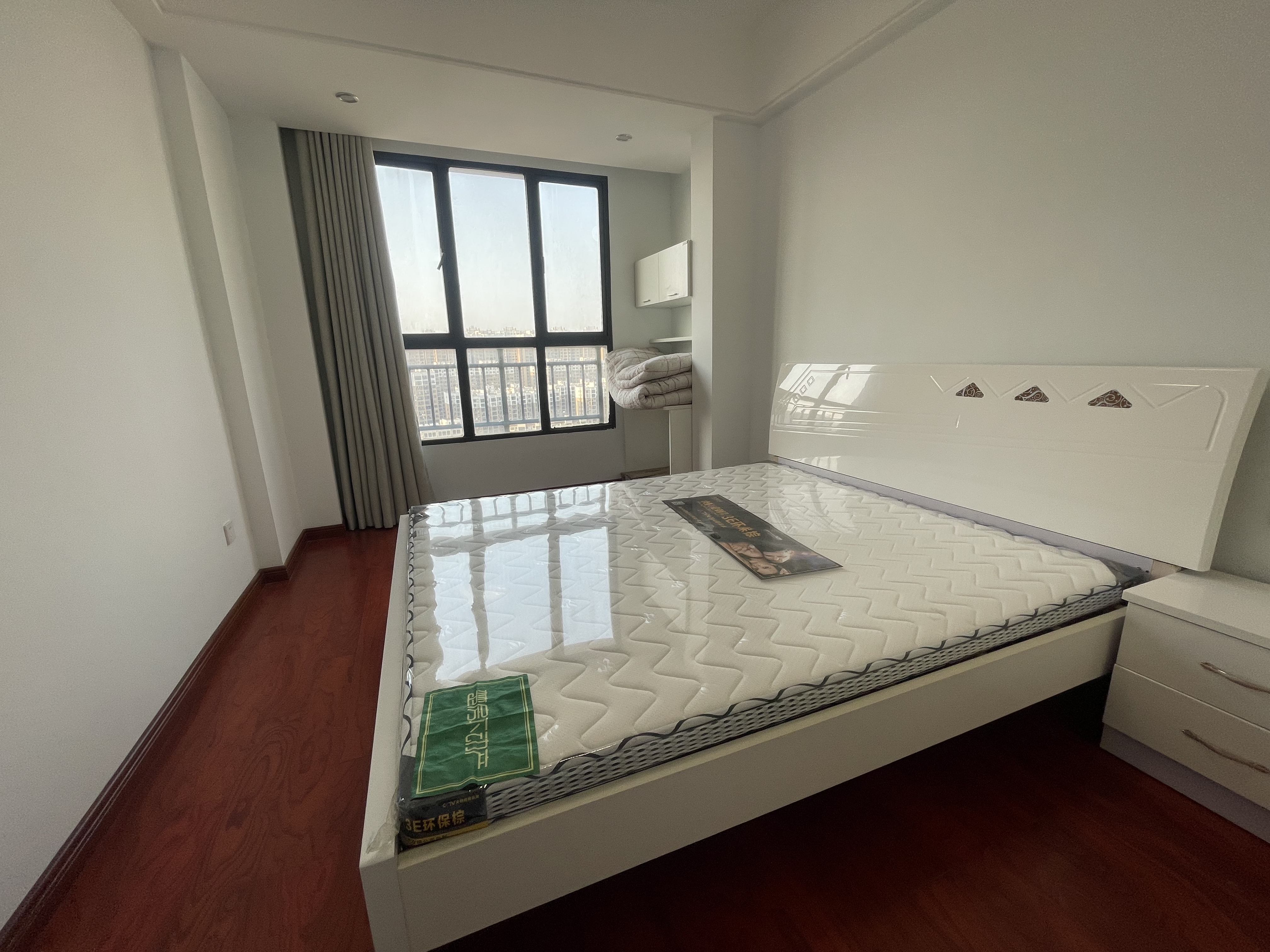 元泰未来城A区精装修三房一天未住看房方便来电咨询哦