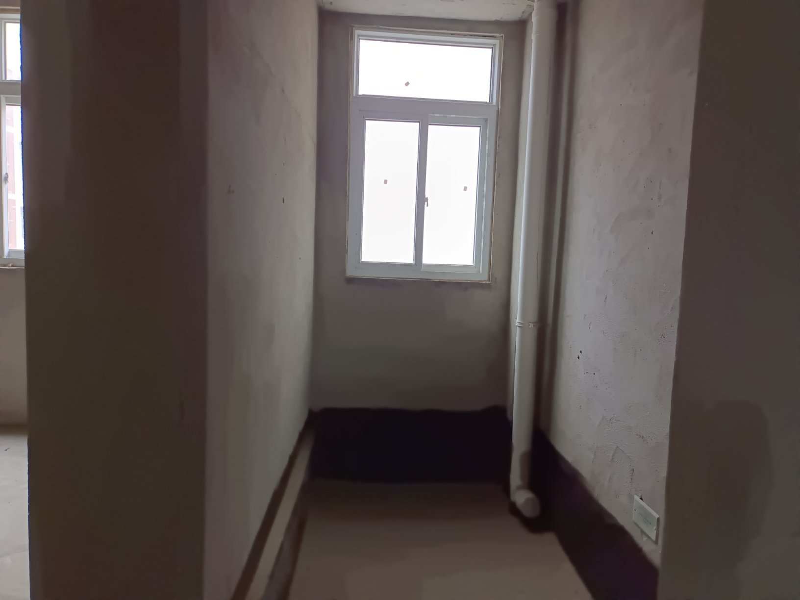 杨岗社区毛坯3室2厅1卫1阳台真漂亮,错层设计真时尚，送地下室