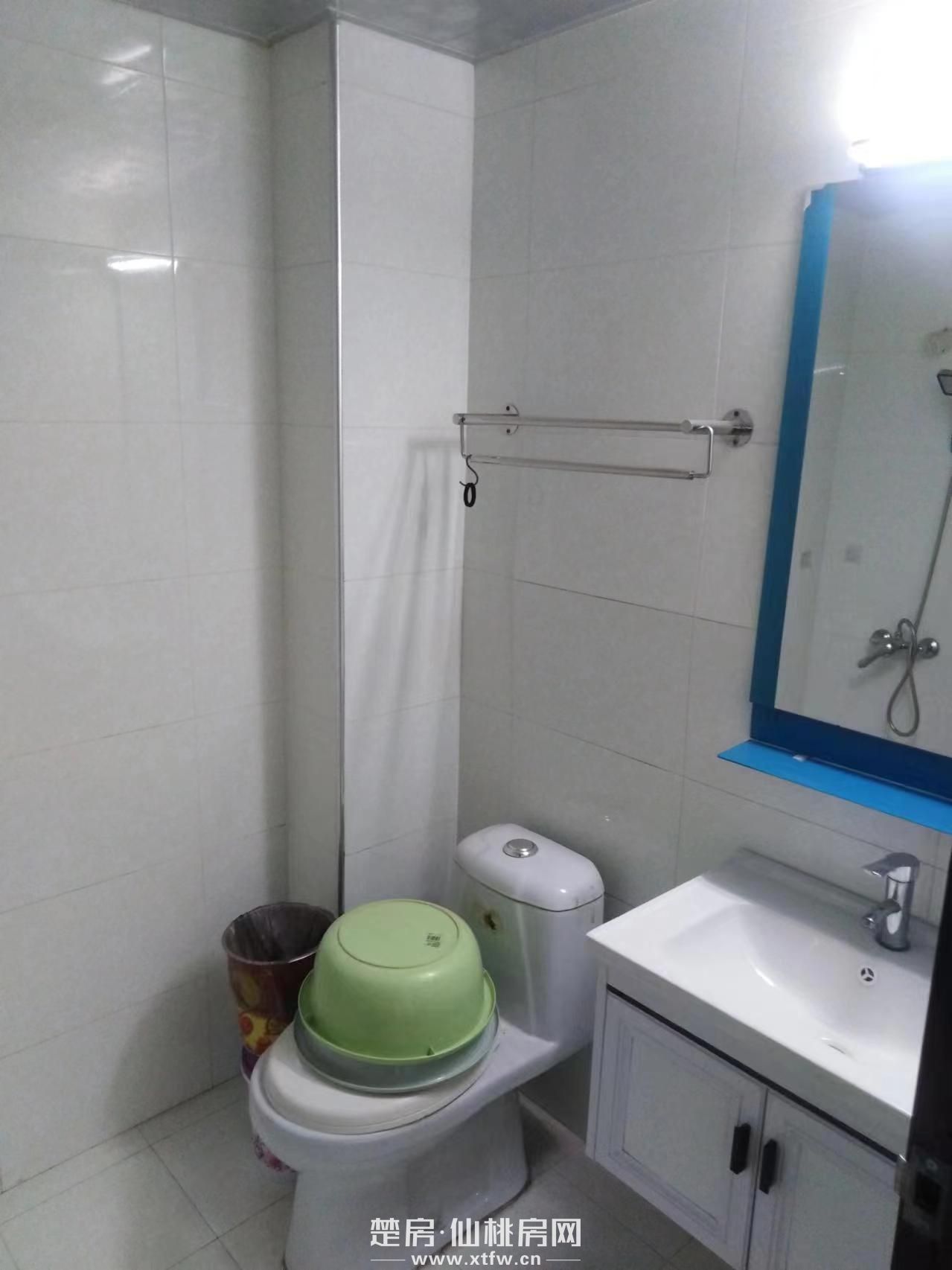 仙桃四中旁东城花园精装三室两厅两卫出售