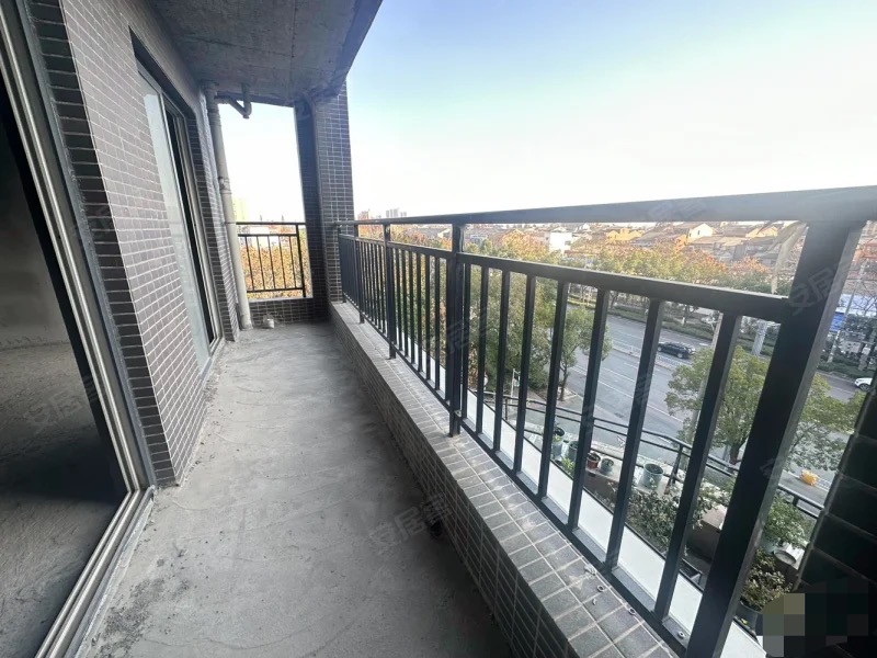 251，业主诚心出售，和合国际， 东边户， 采光视野好，两房，南北通透，证满二