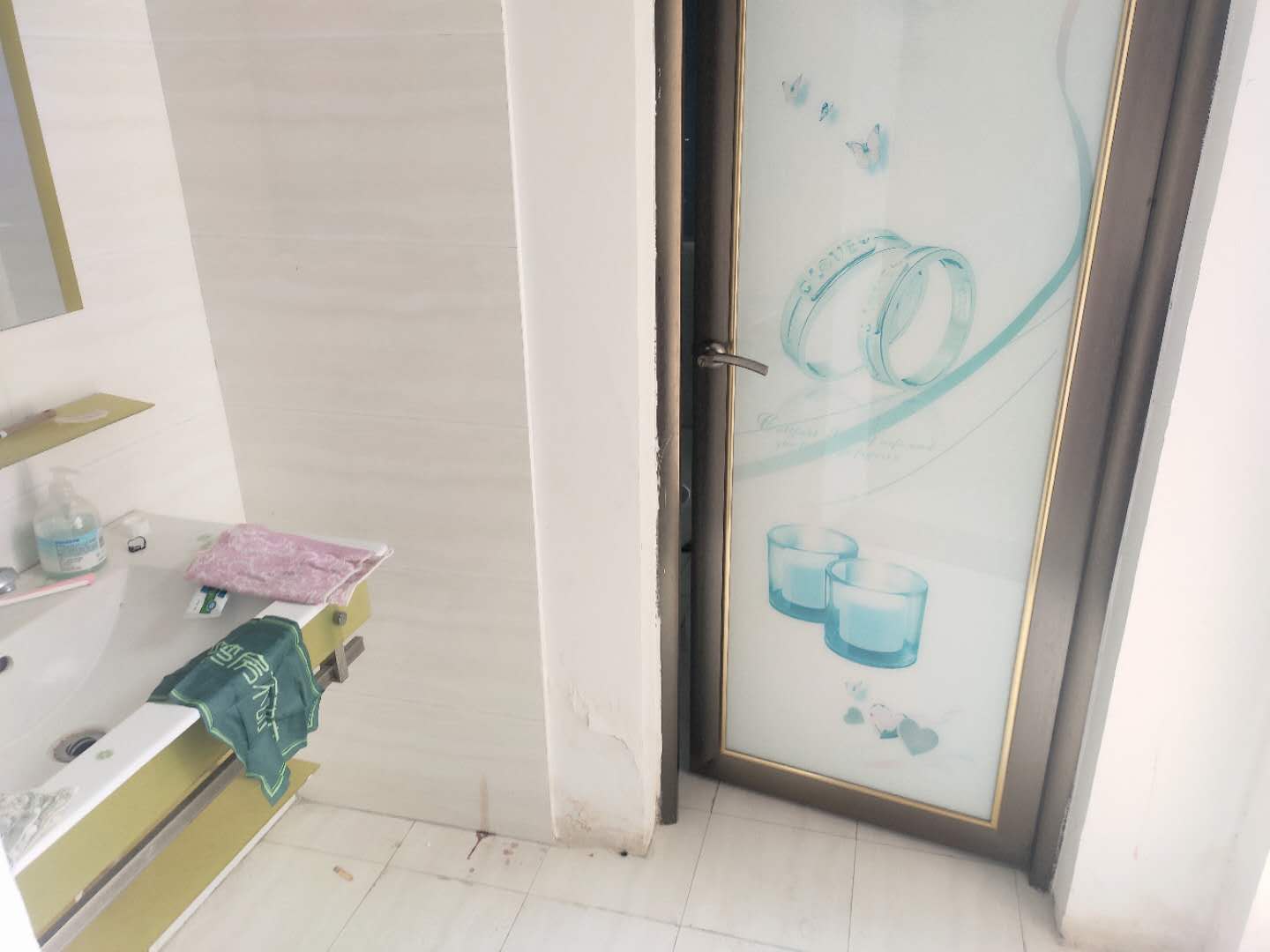 绿地尚城联排别墅边户户型基本属于毛坯买来自己想怎么装修都行业主诚心出售