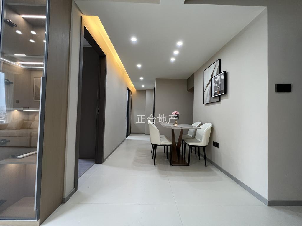 降价了，武商附近，电梯好楼层12楼，精装3房2厅，全新装修，诚心出售，满五