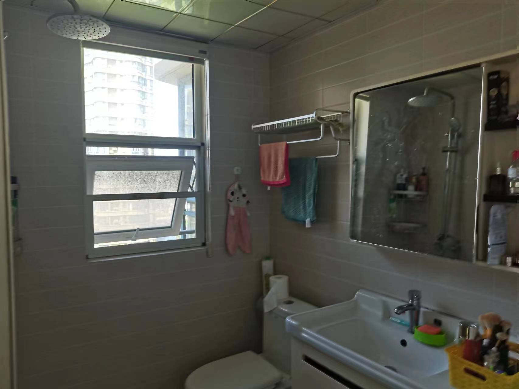 公园世家.精装三房两卫.中间楼层..证件满二.看房约