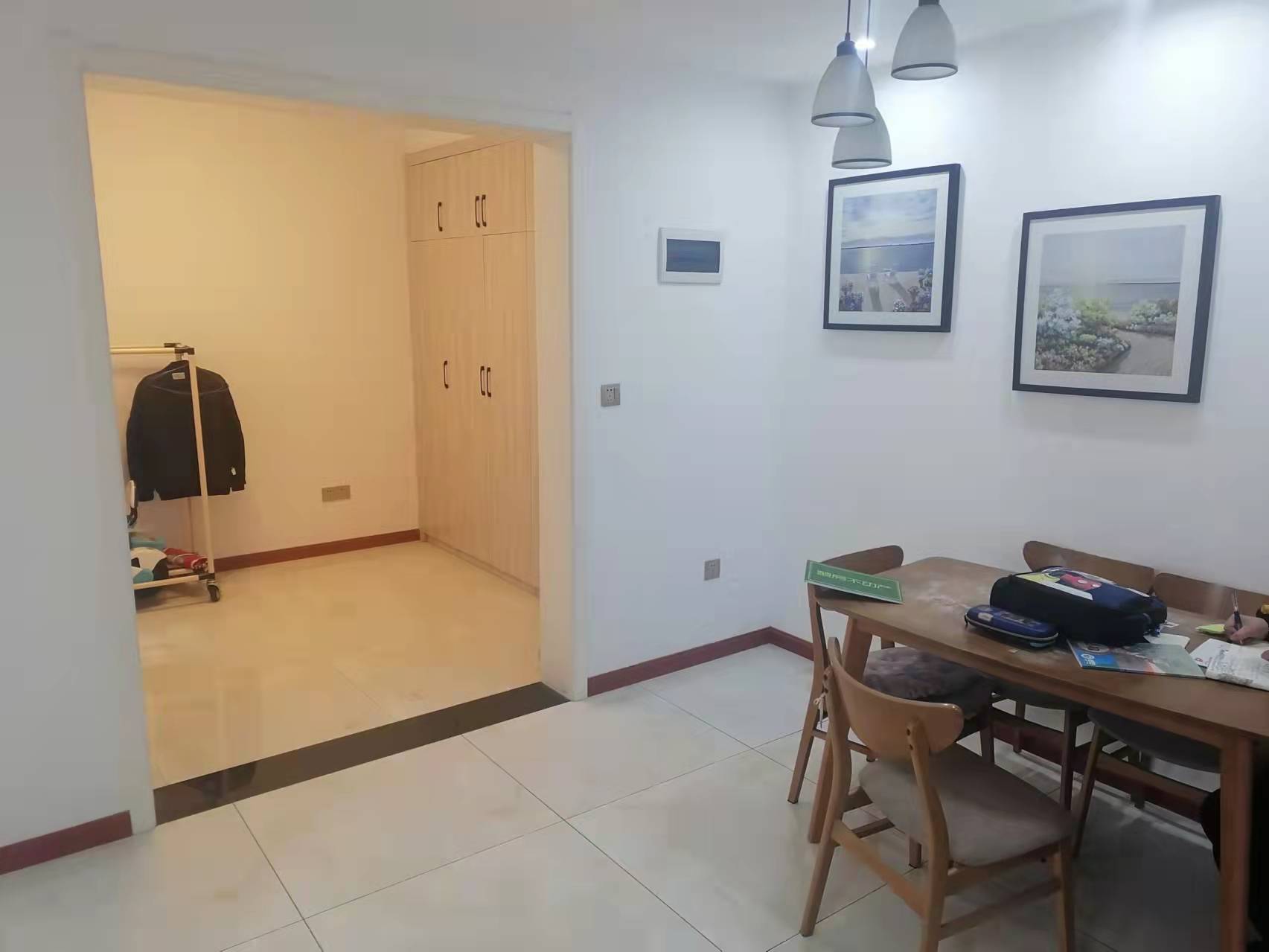 公园世家精装小三房中间楼层满二