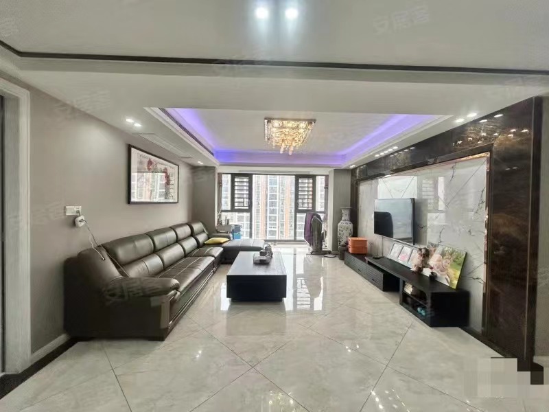 急售，新街，电梯好楼层 ，大平层25楼，单价5200，精装大三房两卫， 全屋中央空调，证满二