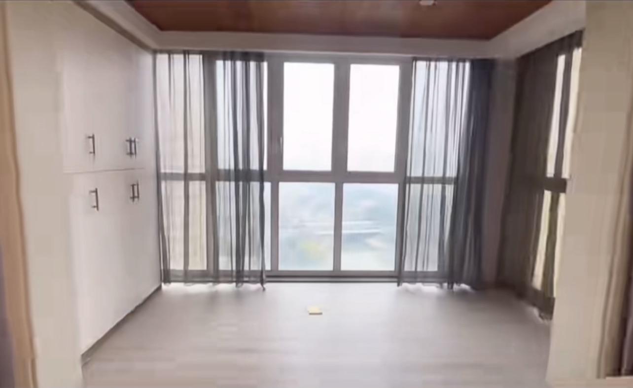 降价了，新城一号，湖景房，精装大四房，全新装修，全屋品牌装修，证满二，中间楼层