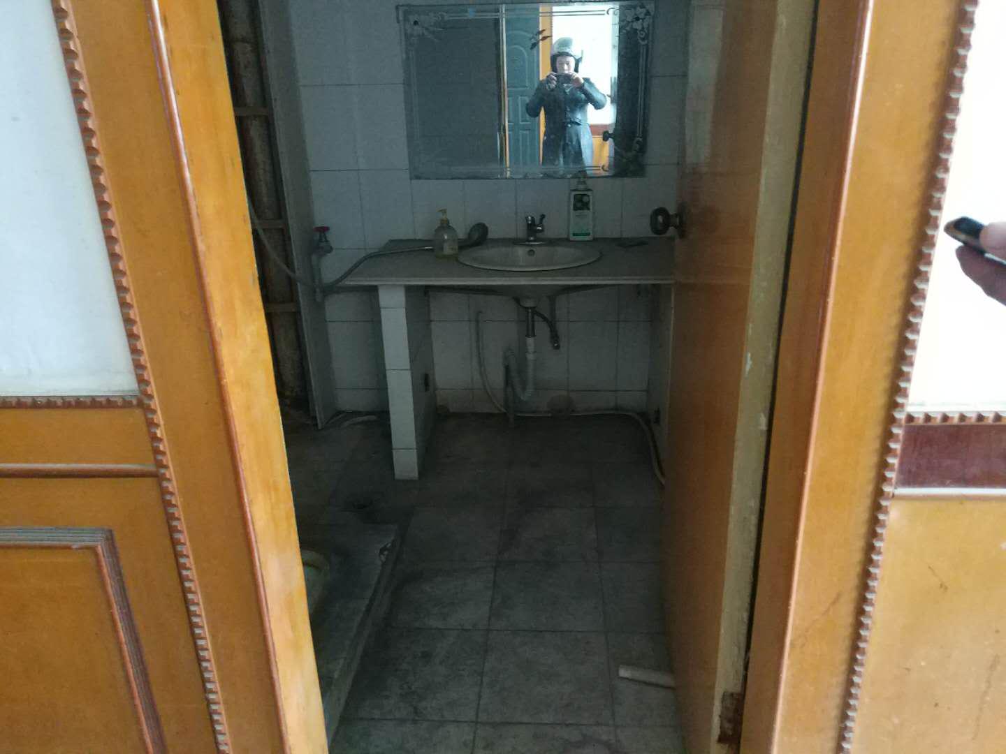 沙嘴步行街对面农行宿舍中层出行方便证满五