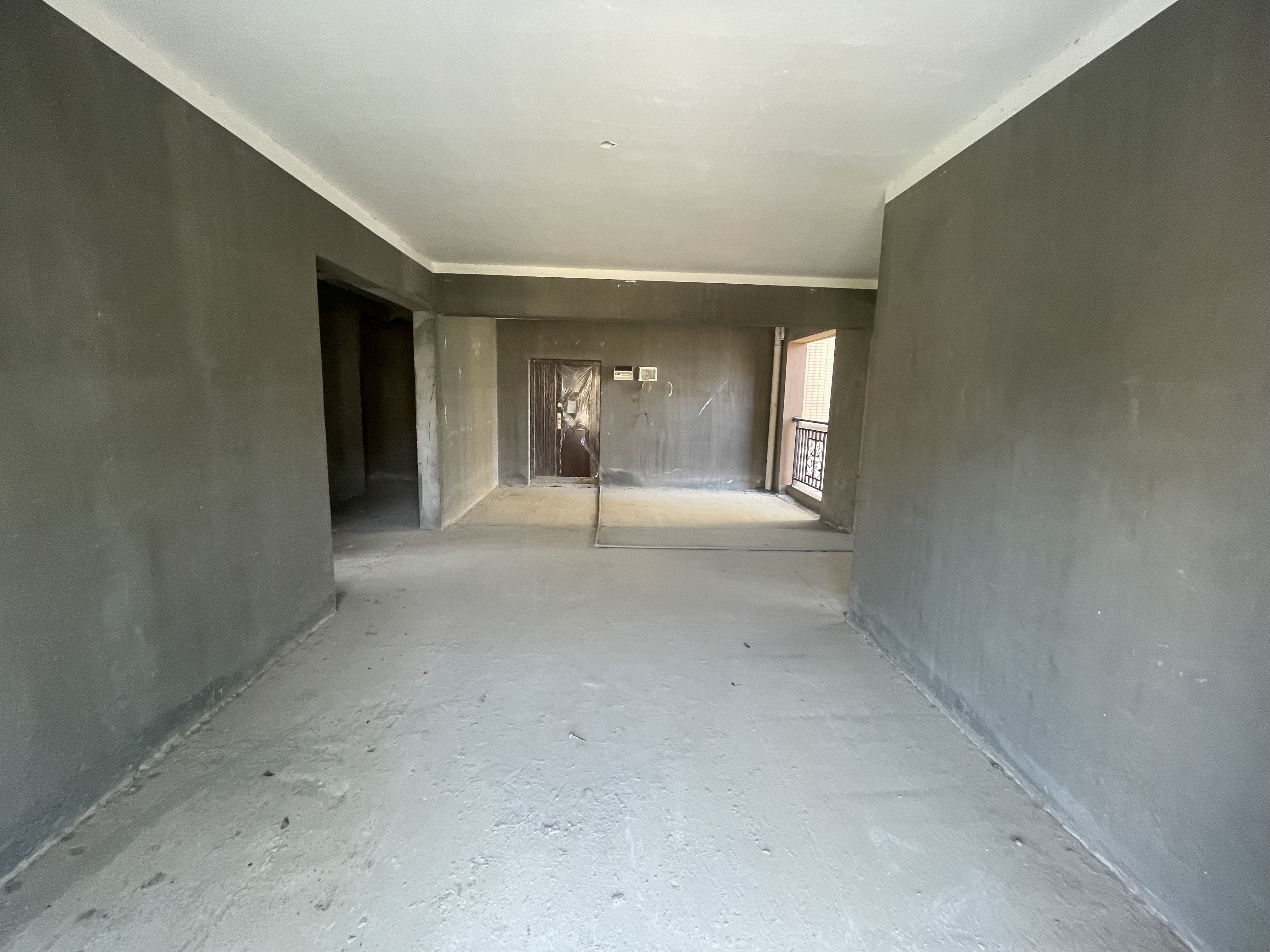 绿地香格里拉  电梯小高层  毛坯四房  看房方便 有钥匙 证件老证税费低