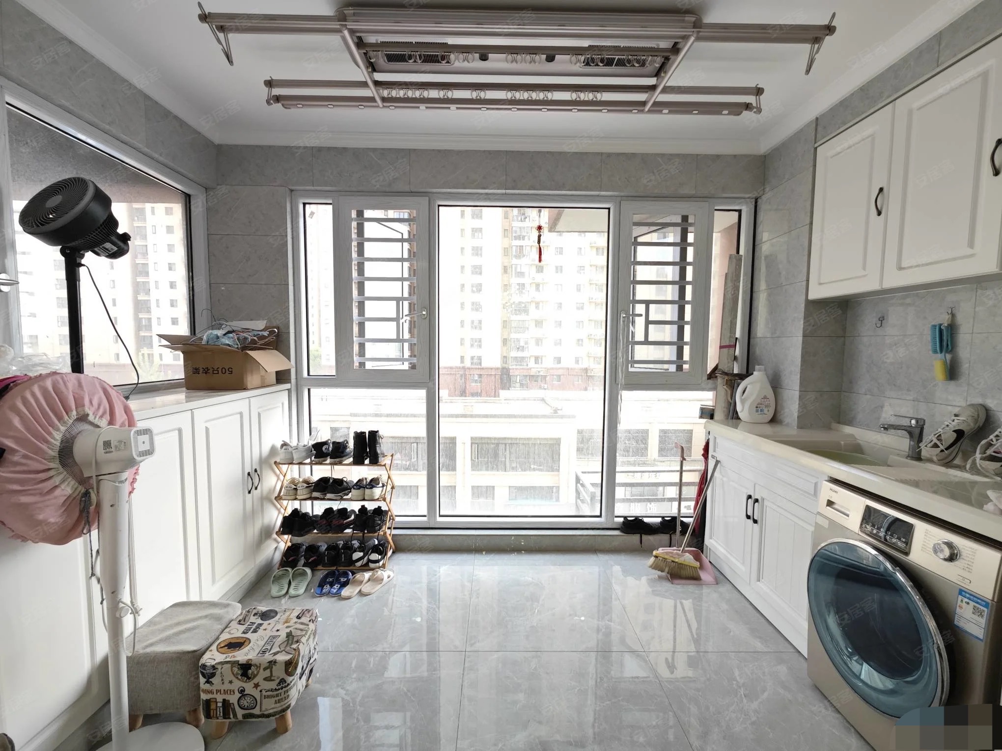 降价了，降价了，业主急售，仙桃xiao学旁，满庭春，新装修三房，证件满二，电梯好楼层