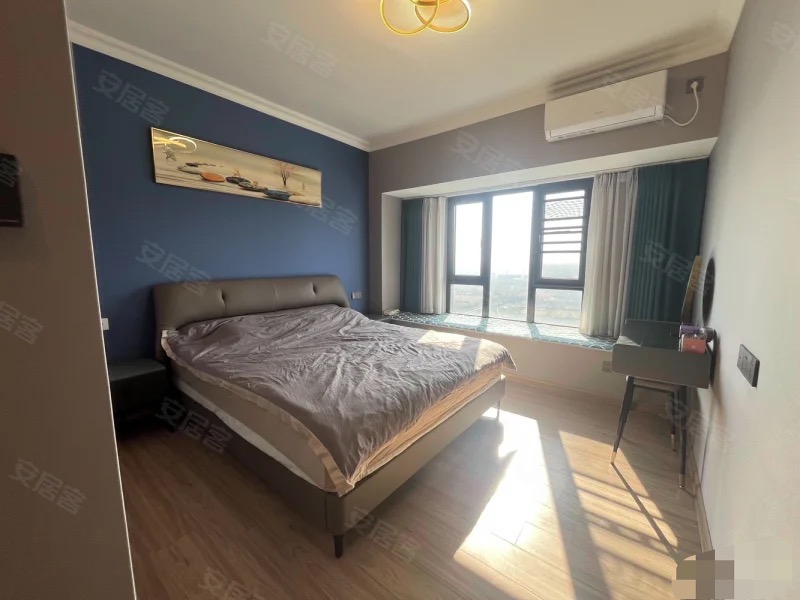 267，城南‮桂碧‬园，全新装修，‮装精‬四房​，单嫁6200+​，南北通透，采光好，证满二，送车位