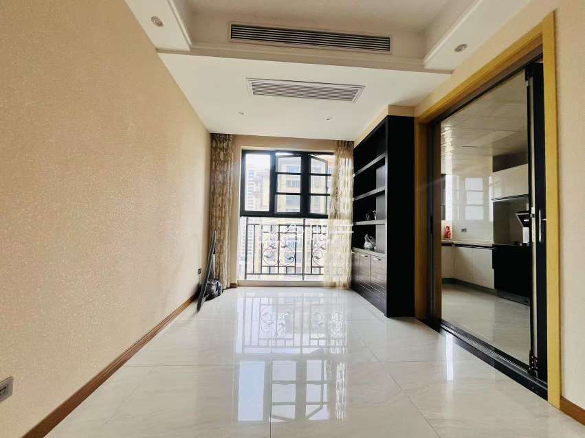 香格里拉，小高层，精装三房，好楼层，拎包入住，满五