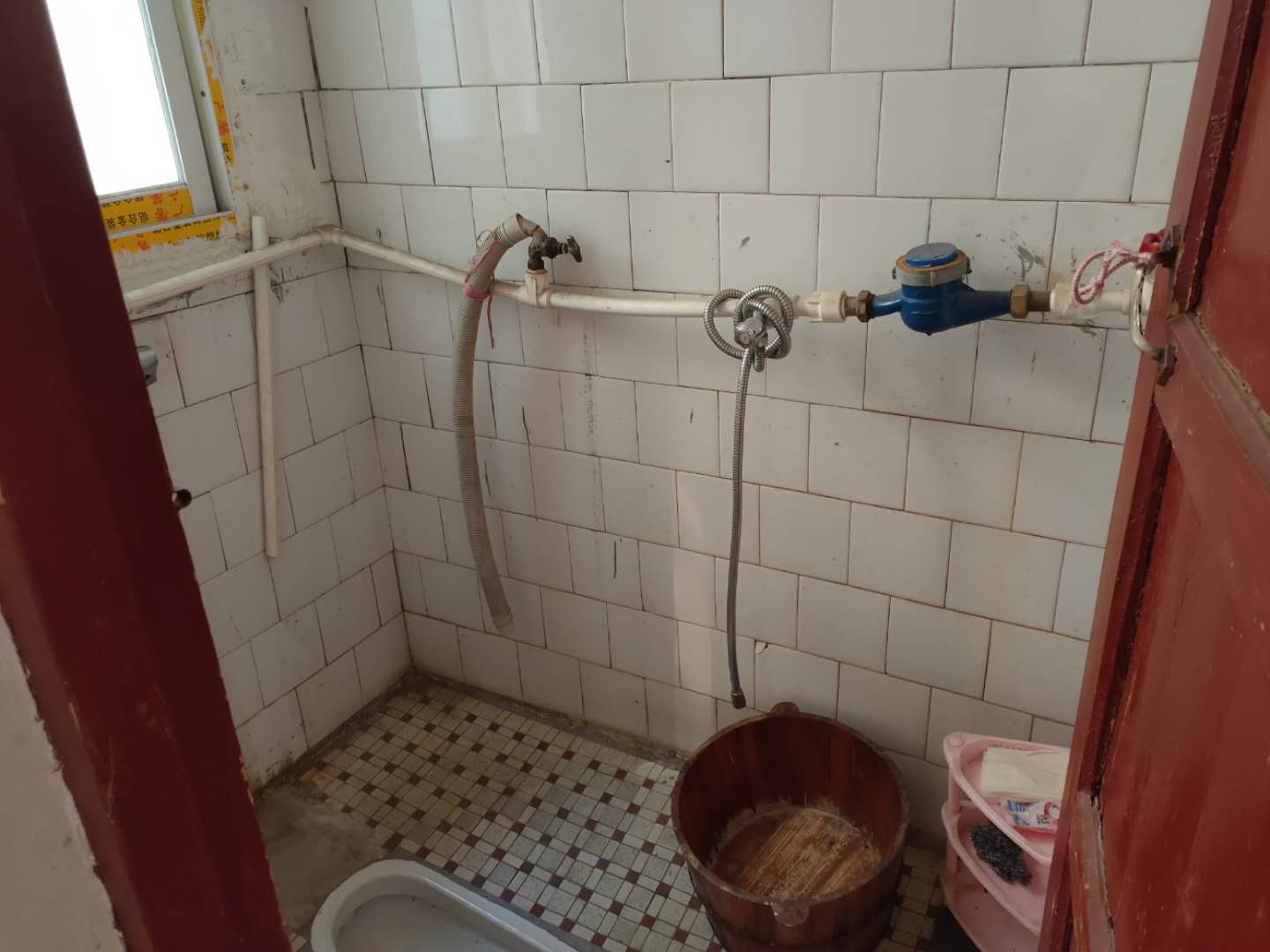 新生街 旁边单位宿舍楼三楼价格优