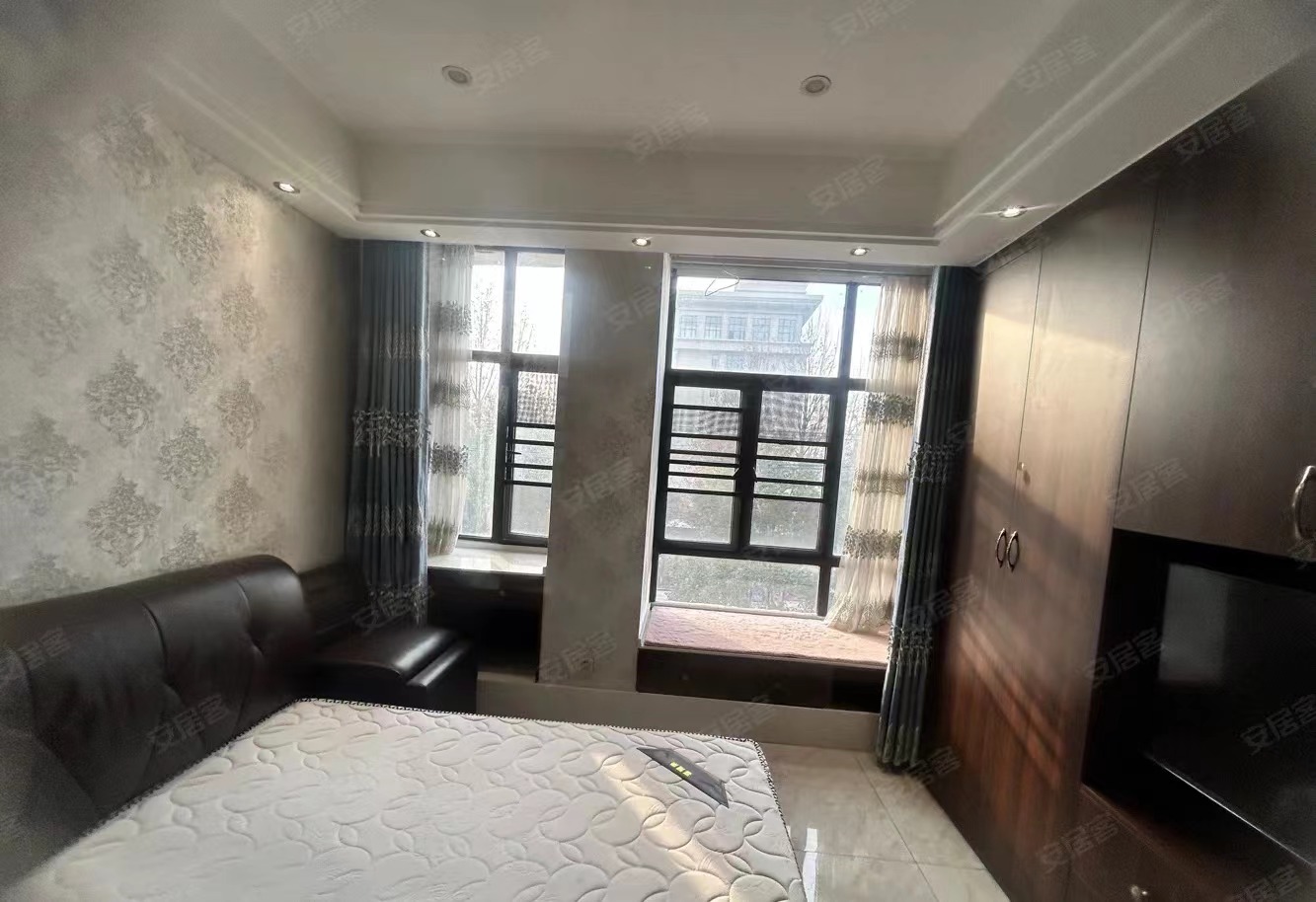 65，一中附近，16万包过户，电梯单间，拎包入住