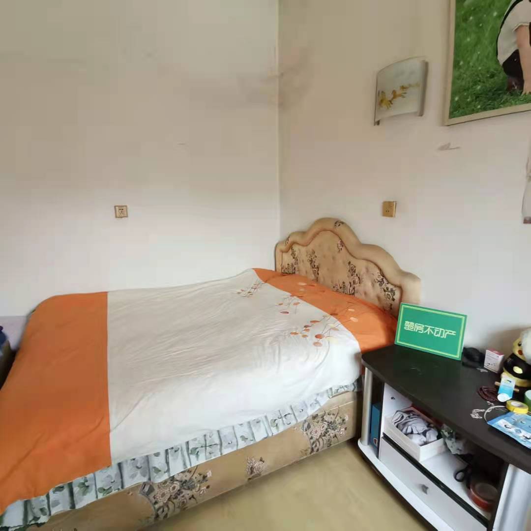 车站旁边财政局宿舍小区好停车非常方便！