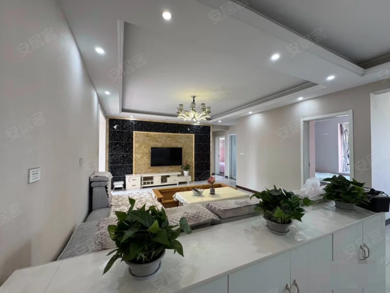 355，城西，金域城邦，边户，中间楼层10楼，精装三房（可改四房）电梯小高层，保养成色新，单价3900，