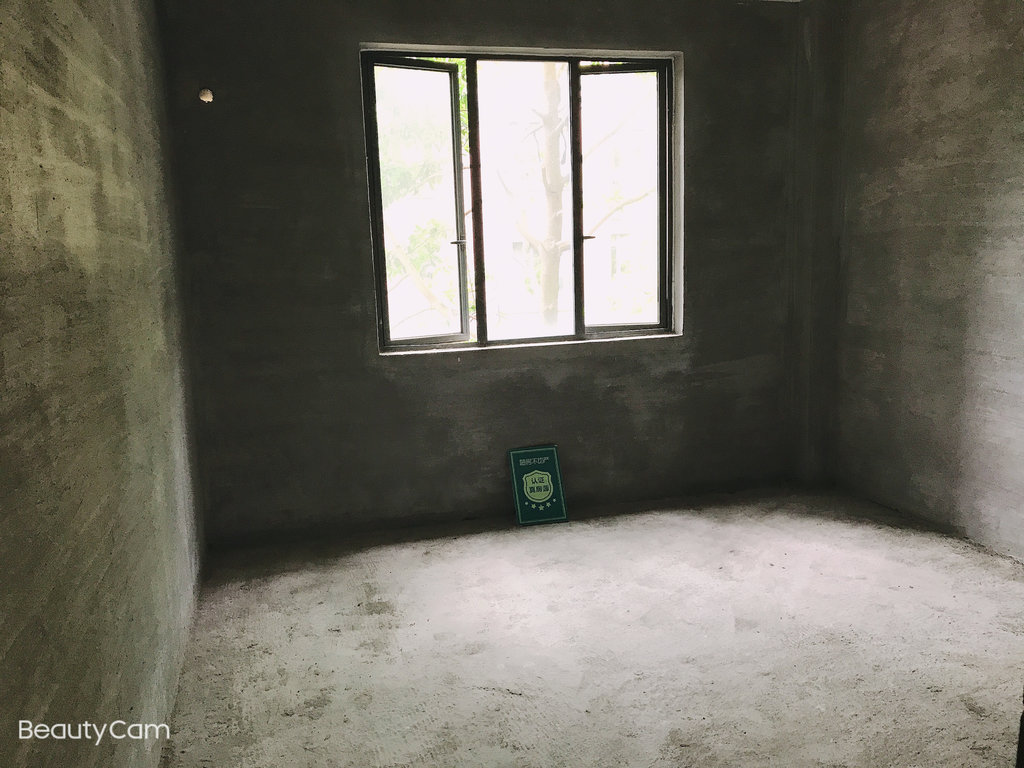 绿地华庭锦城毛坯三房中间楼层户型方正房东诚意出售