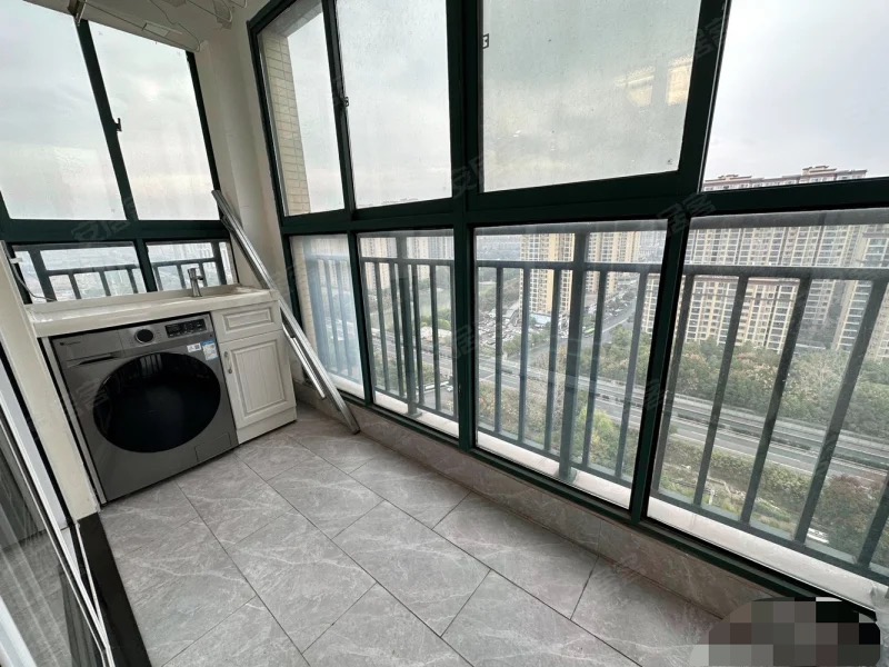 城南，新城壹号5期，精装三房两卫，双阳台，电梯好楼层，满二