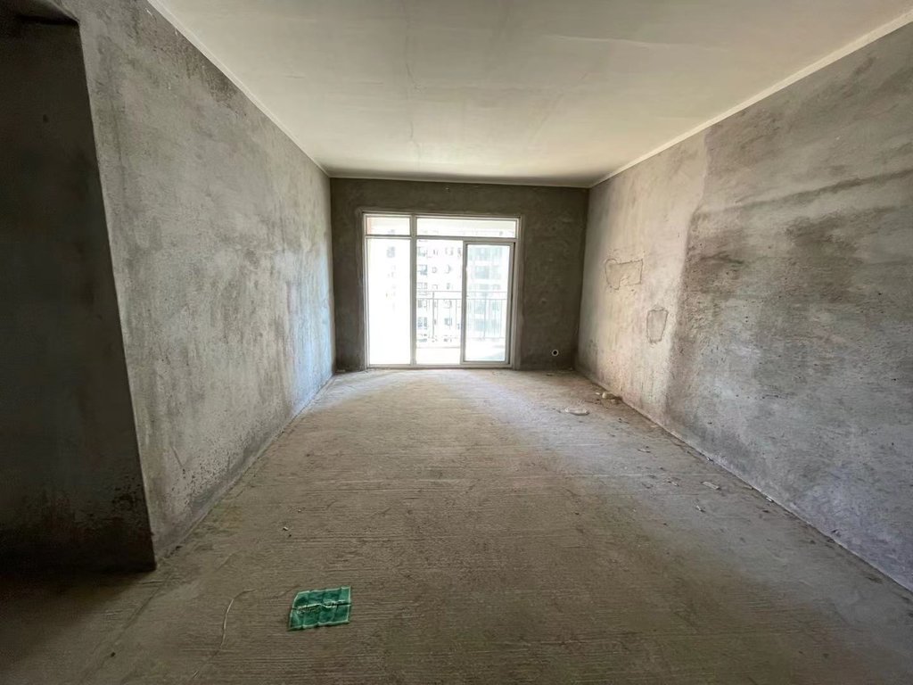 鸿昇现代城 毛坯三房 新妇幼对面 发展位置 户型采光好 楼层好