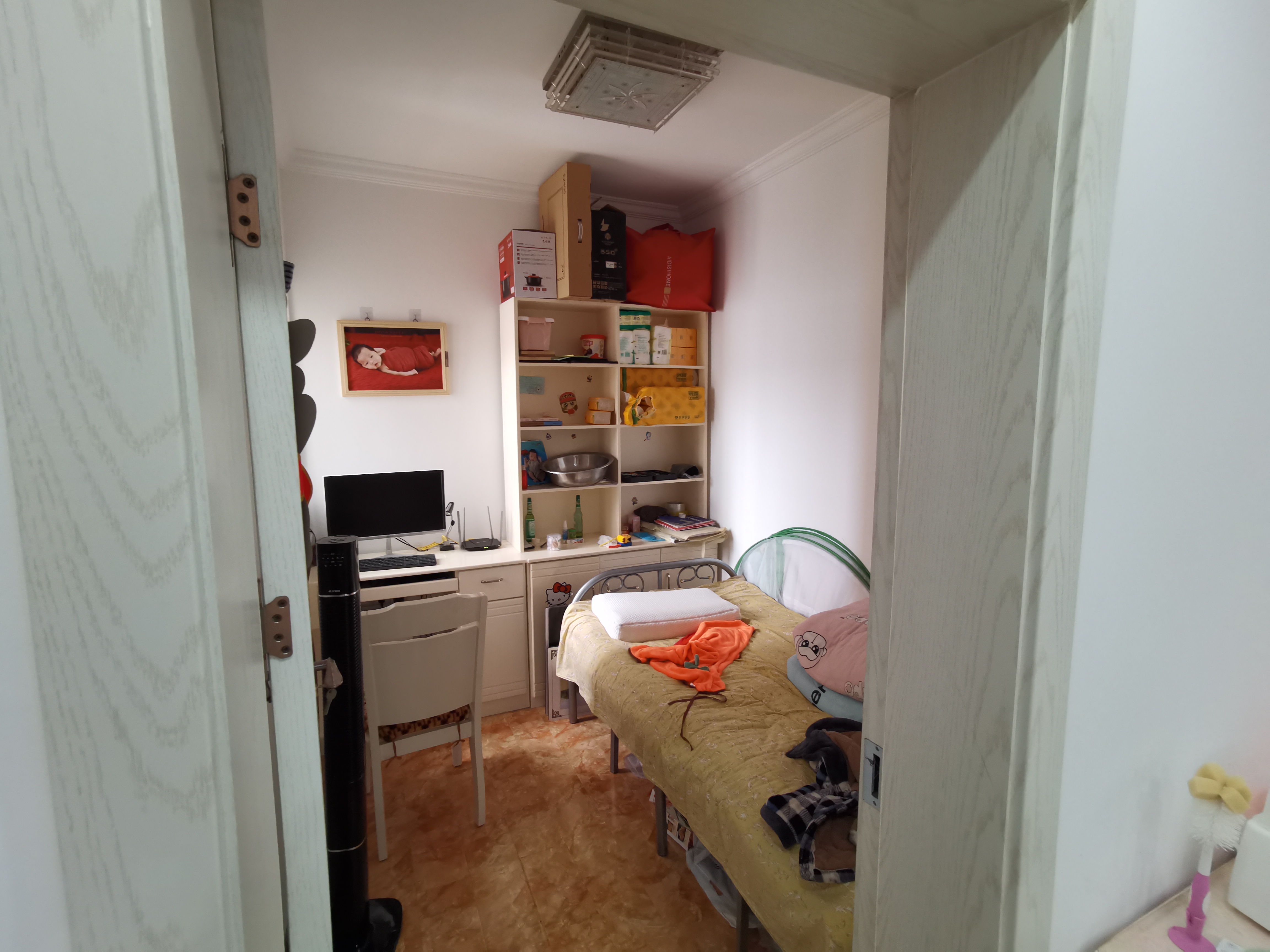 东城国际精装3房，业主诚心卖， 付18万入住