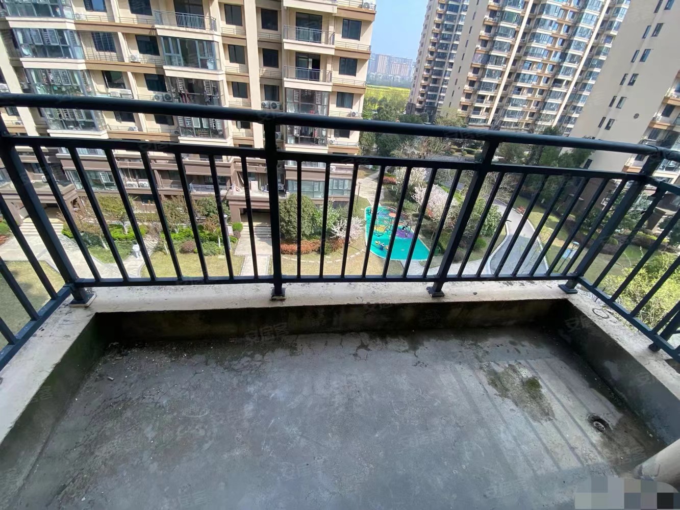 26，荣怀小高层，好楼层11楼，双阳台边户，毛坯三房，证满二