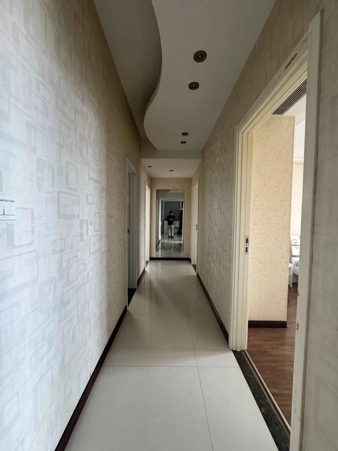 降价了，诚心出售，电梯房，单价不到3000，好楼层，速度来捡漏，精装三房