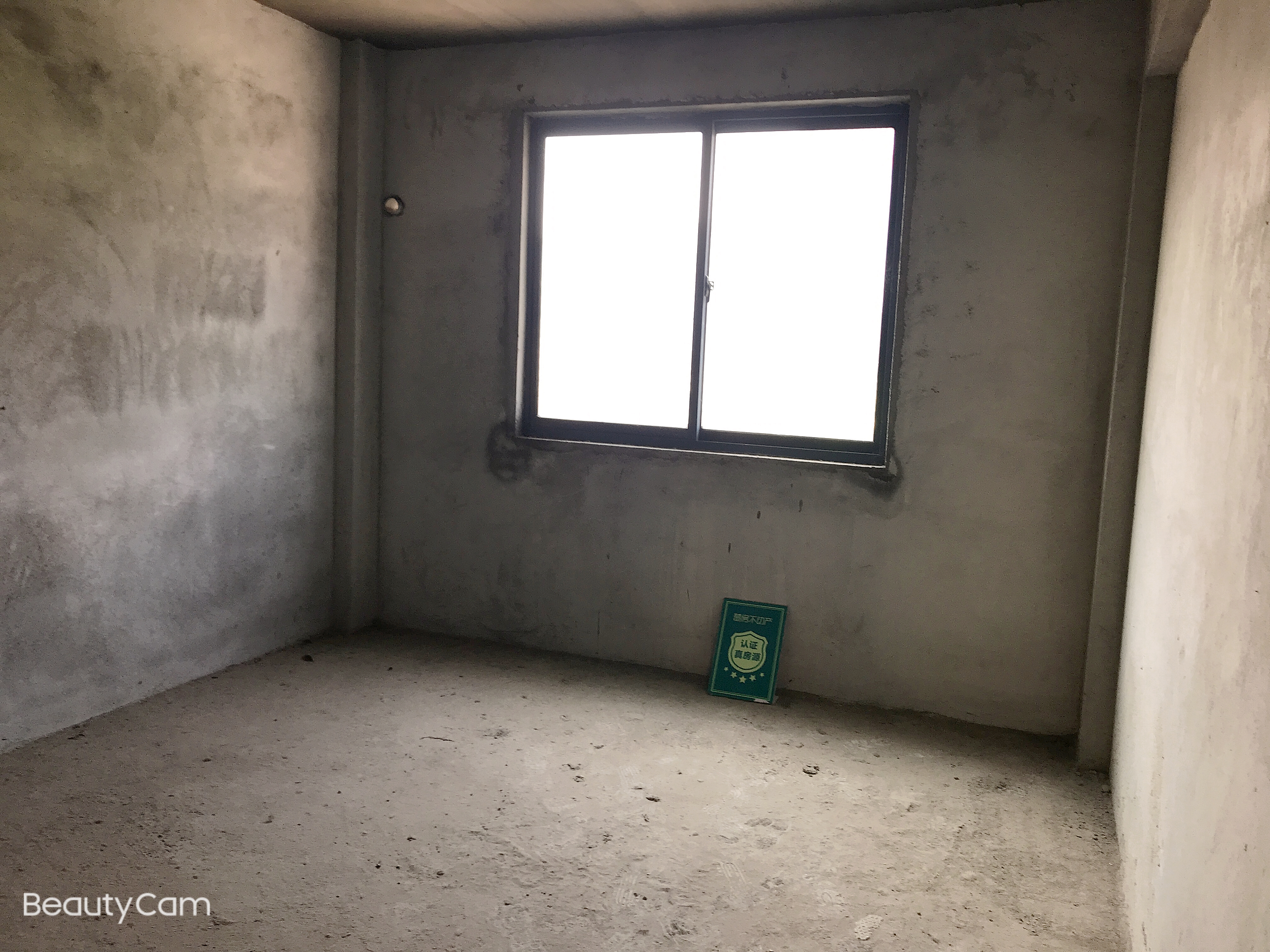 城南一品苑北苑对面毛坯四房证满二双阳台送入户花园看房方便