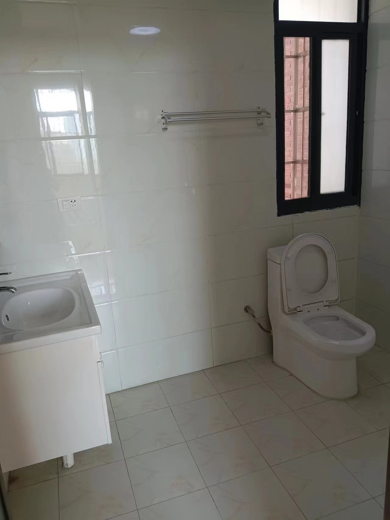 房屋出租中加科技城旁三房两卫家电齐全