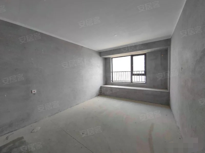 吾悦广场，现房捡漏，送车位，好楼层27楼，证件满二，诚心出售