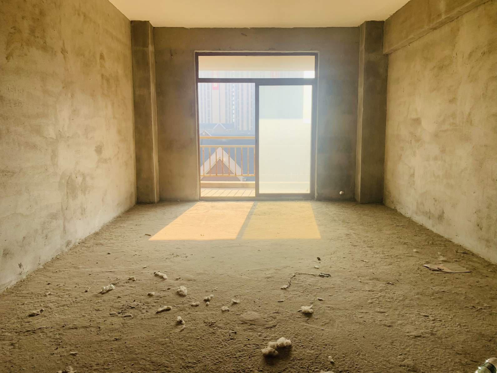 汉江大桥旁，御江华府，一梯两户洋房，电梯好楼层。