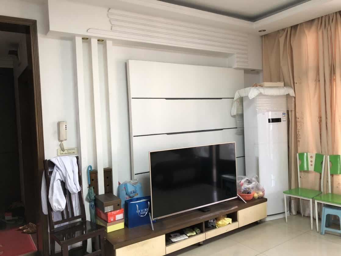 德政园枫丹苑，步梯好楼层，仙桃小学就在旁边，精装3房拎包入住